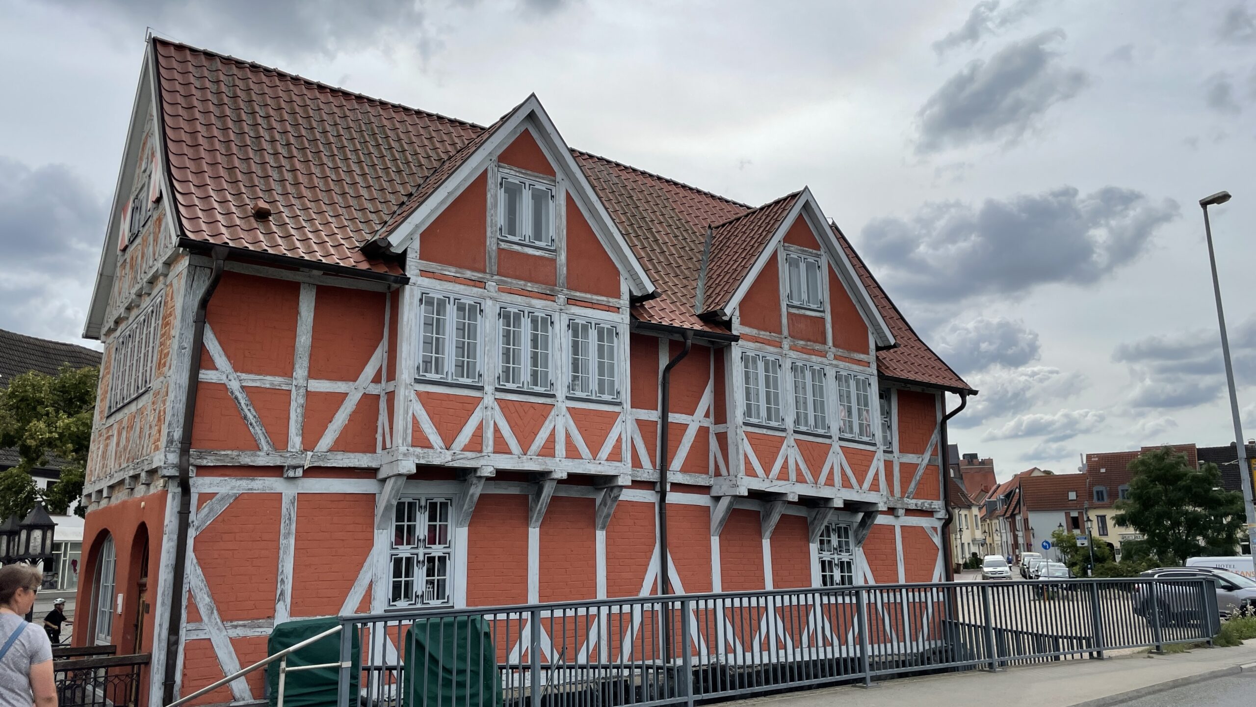 1BB39FE5-7E4C-4CE6-A7AA-71862A1B5232